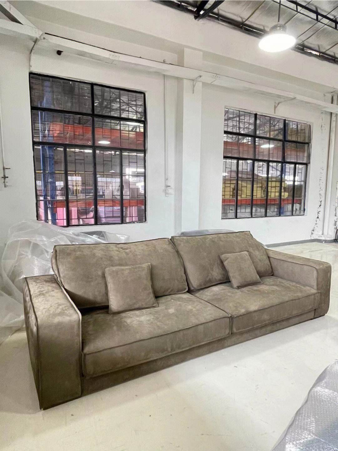 软装设计师的工作日常 穿梭于创意与品质之间，从家具设计到工厂验货的深度旅程